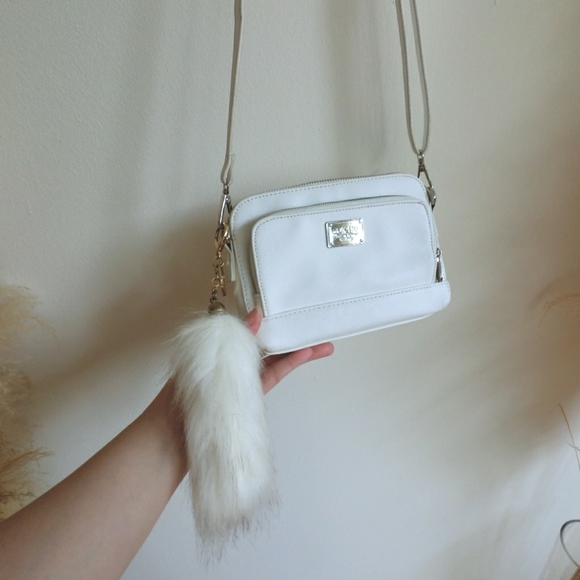 Small White Purse - Picture 3 of 9